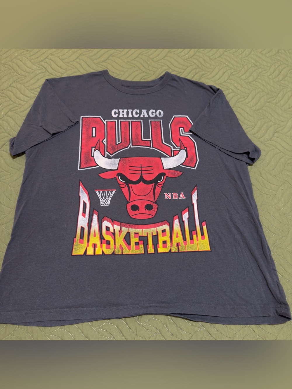 Chicago Bulls Basketball Women’s XL Charcoal Gray NBA Graphic T-Shirt